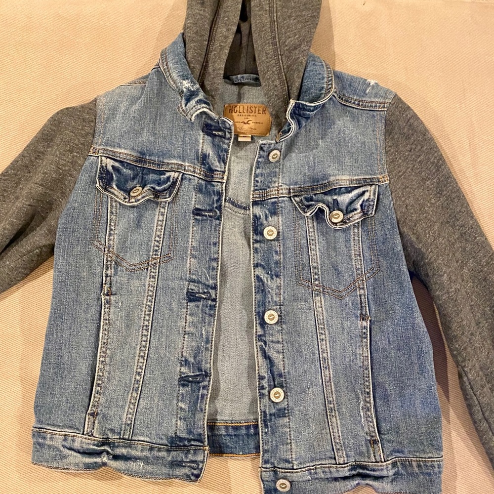 Jean jacket with sweatshirt material